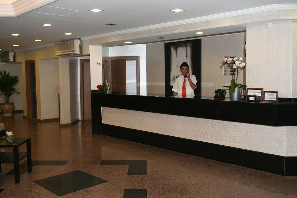 Een foto van het interieur van Elysee Beach Hotel