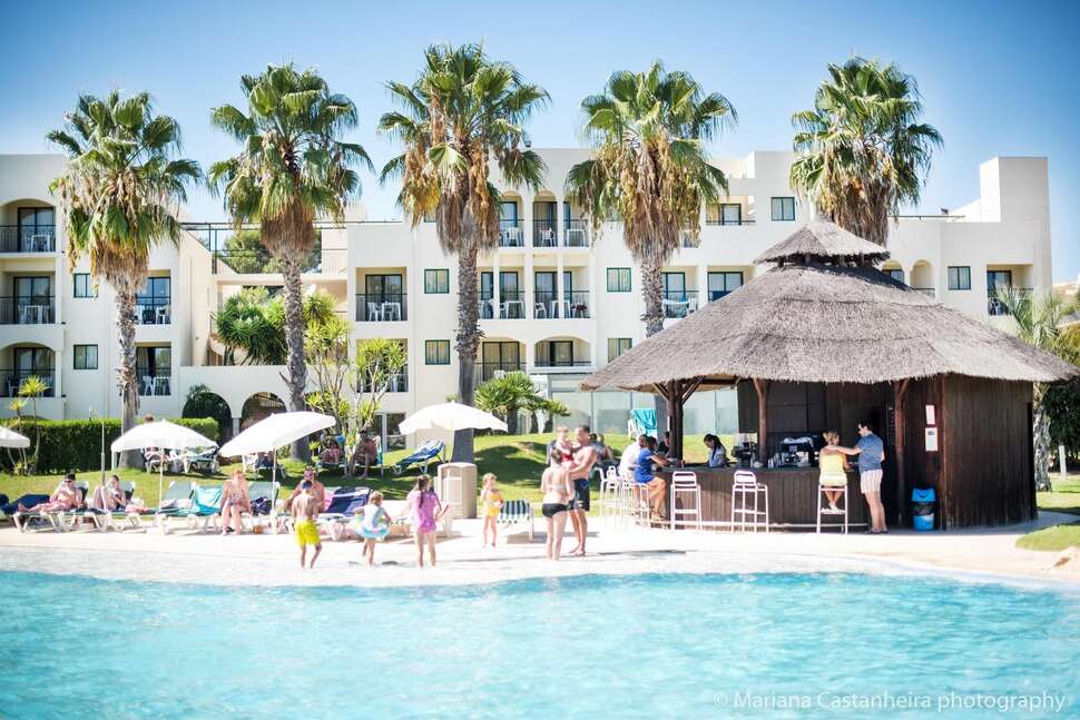 Een foto van het zwembad bij The Navigator Palm Oasis Alvor