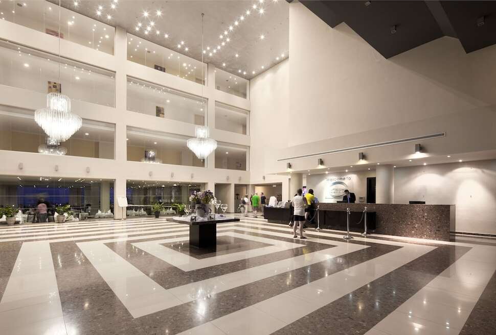 Een foto van het interieur van Capital Coast Resort & Spa