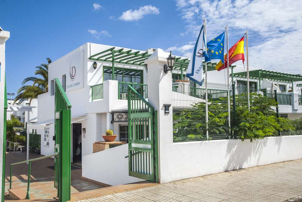 Een foto van de buitenkant van Club del Carmen by Diamond Resorts