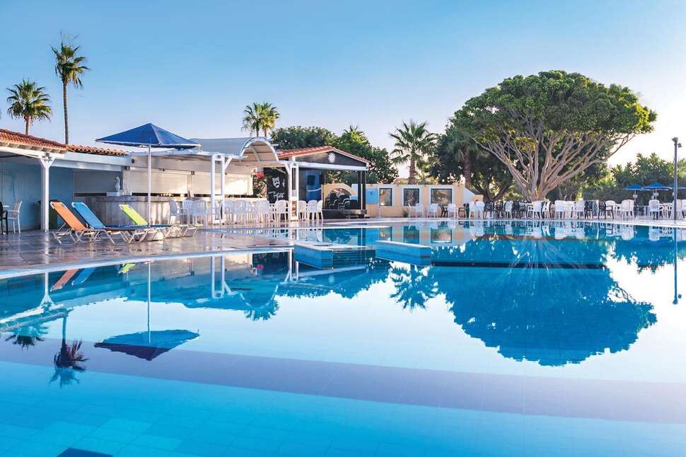 Een foto van het zwembad bij Atlantis Hotel