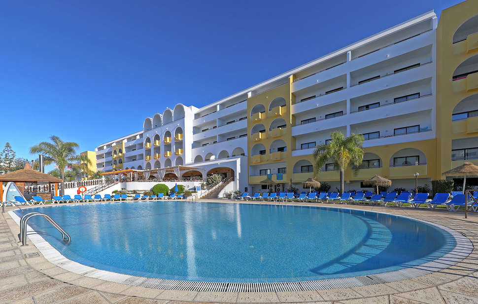 Een foto van het zwembad bij Paladim & Alagoa Mar Hotels