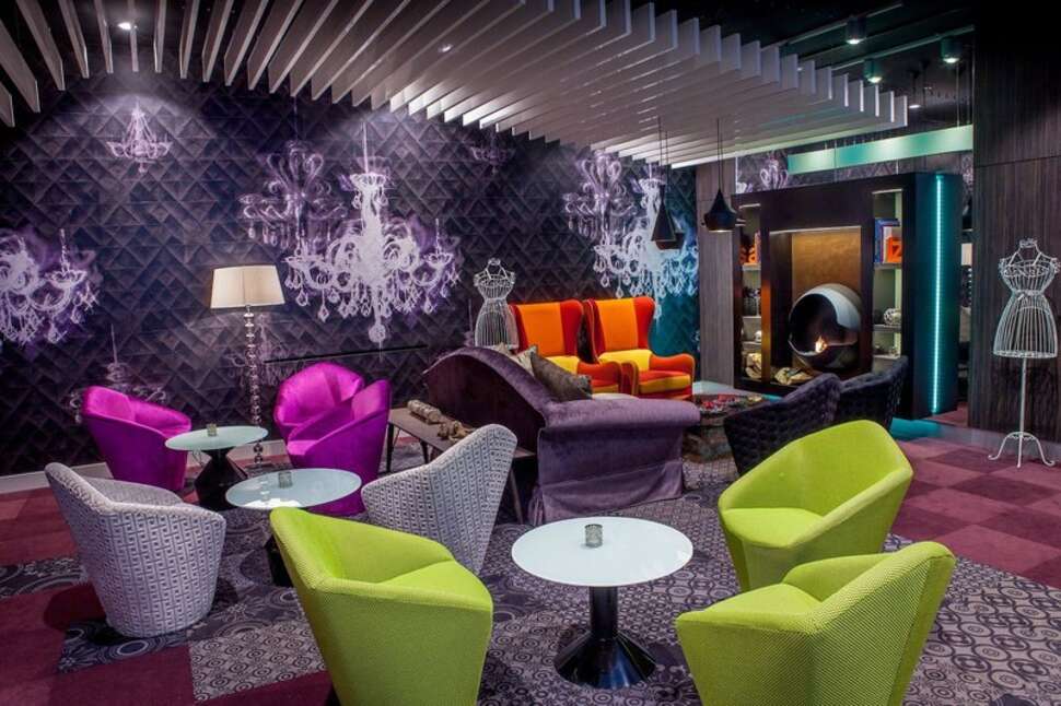 Een foto van het interieur van Ikonik Parlament