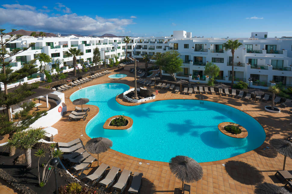 Een foto van het zwembad bij Galeon Playa Appartementen