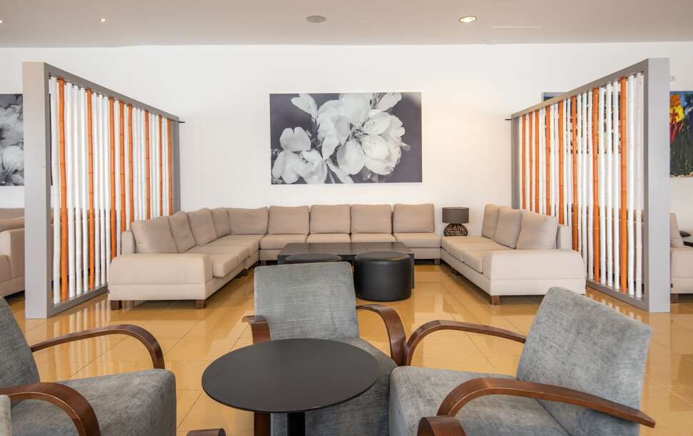 Een foto van het interieur van Suneo Caribe