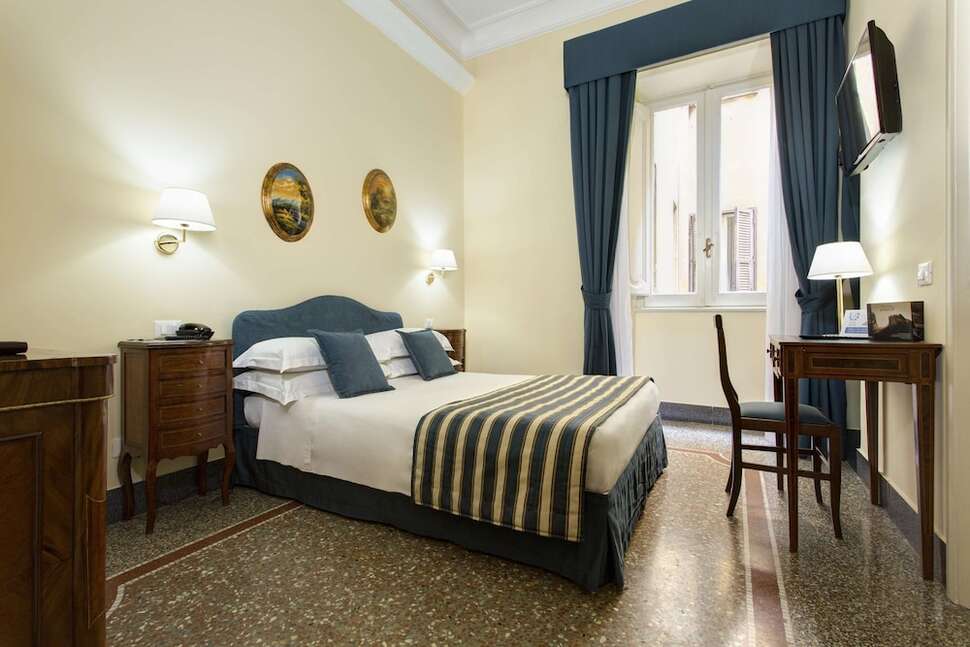Ein Foto Golden Tulip Rome Piram