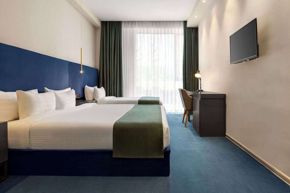 Een foto van Ramada by Wyndham Tbilisi Old City