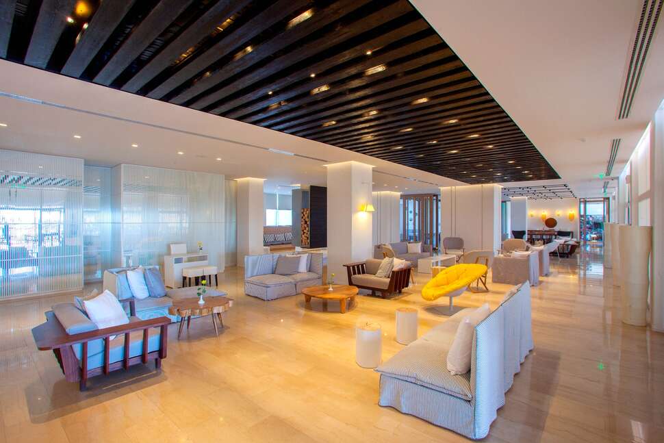 Een foto van het interieur van Cavo Maris Beach Hotel