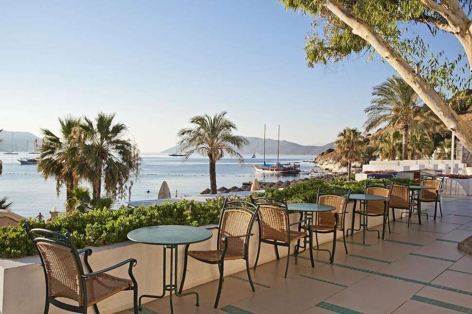 Een foto van het terras bij Salmakis Resort & Spa