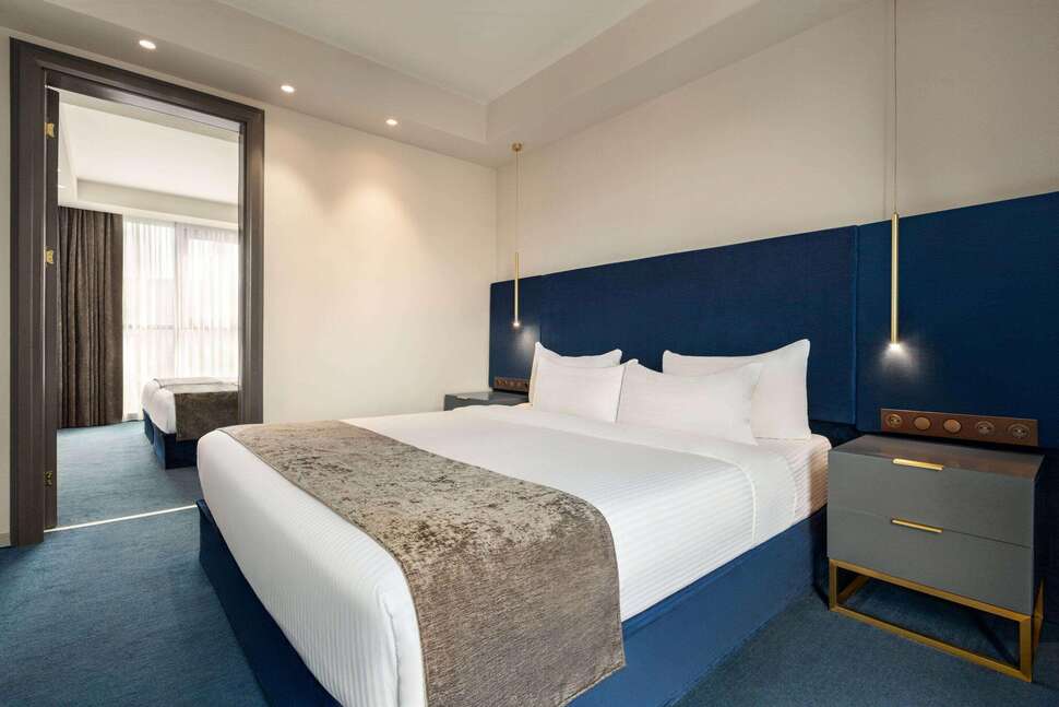 Een foto van Ramada by Wyndham Tbilisi Old City