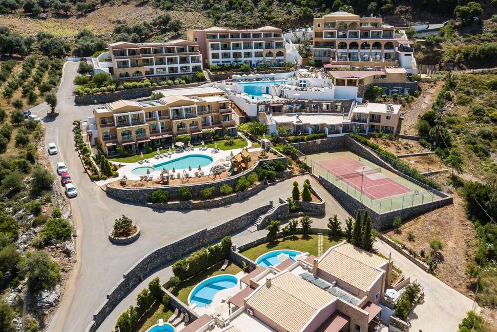 Een foto van een overzicht van Filion Suites Resort & Spa