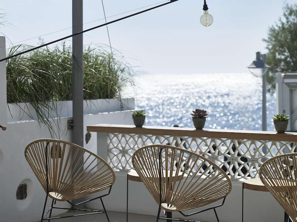 Ein Foto von der Terrasse im Afroditi Venus Beach Hotel & Spa
