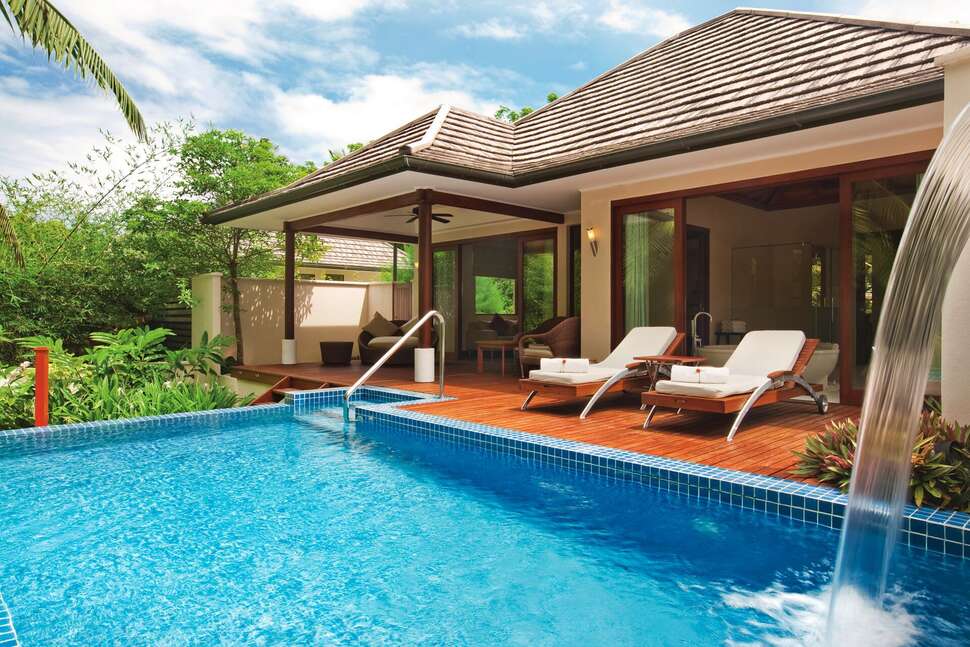 Een foto van het zwembad bij Hilton Seychelles Labriz Resort & Spa