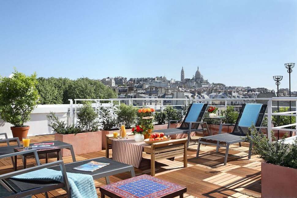 Een foto van het terras bij Citadines Montmartre