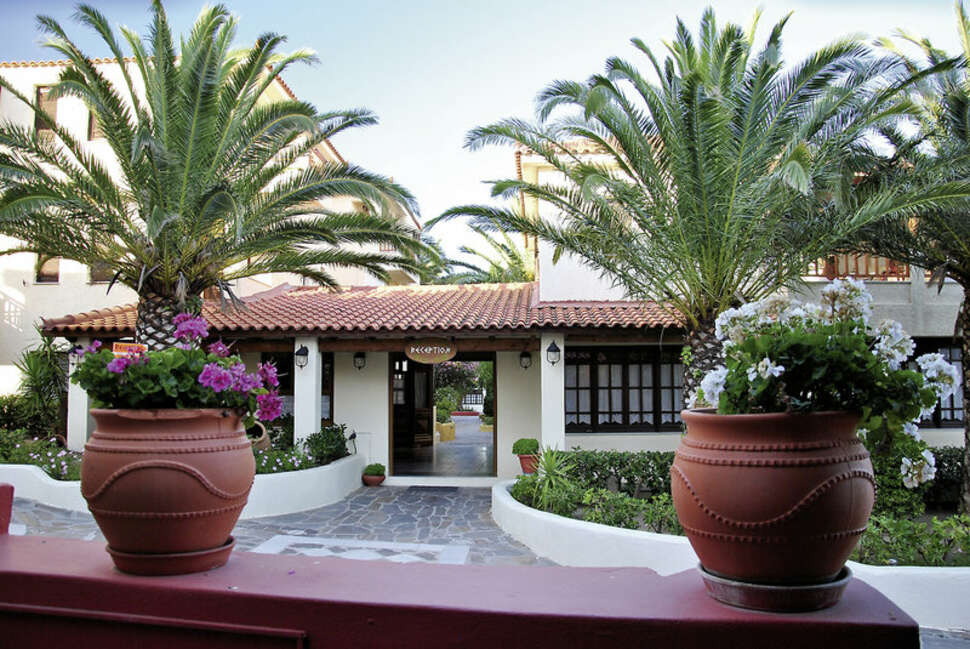 Een foto van de buitenkant van Kampos Village Resort