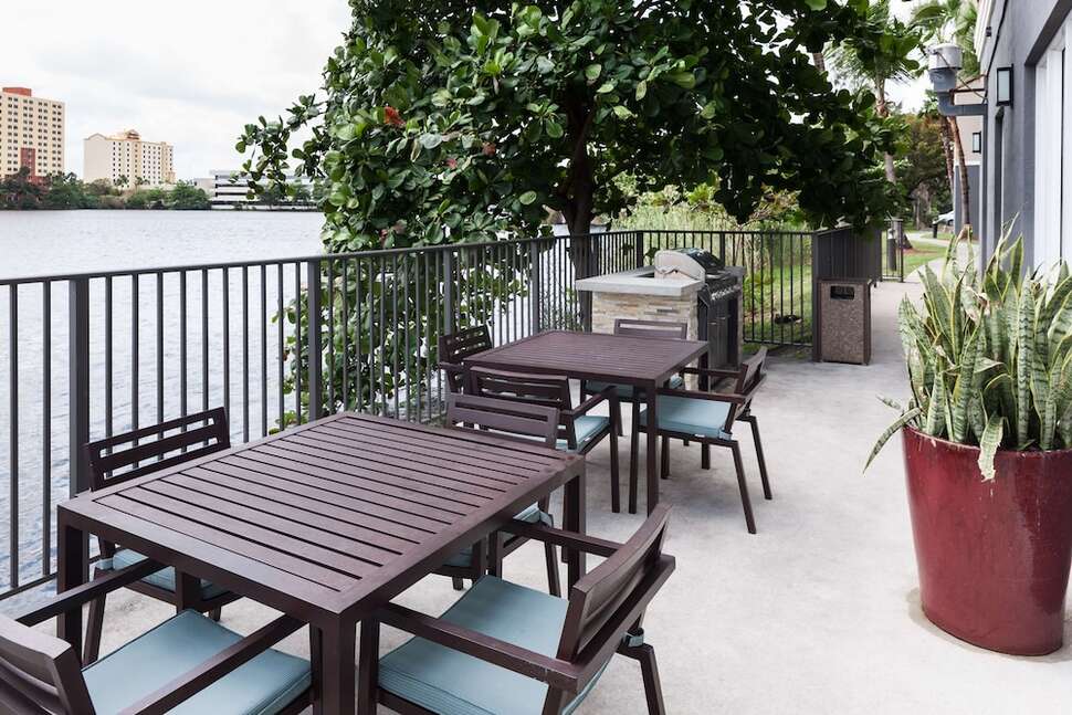 Ein Foto Homewood Suites Miami Airport Blue Lagoon