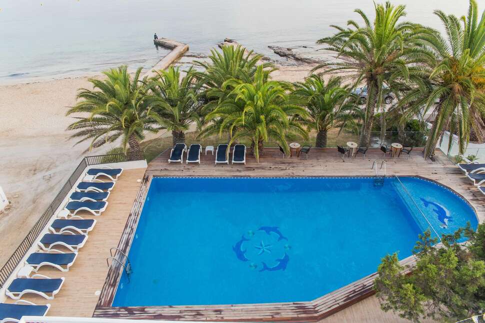 Ein Foto vom Pool im Hotel Tagomago