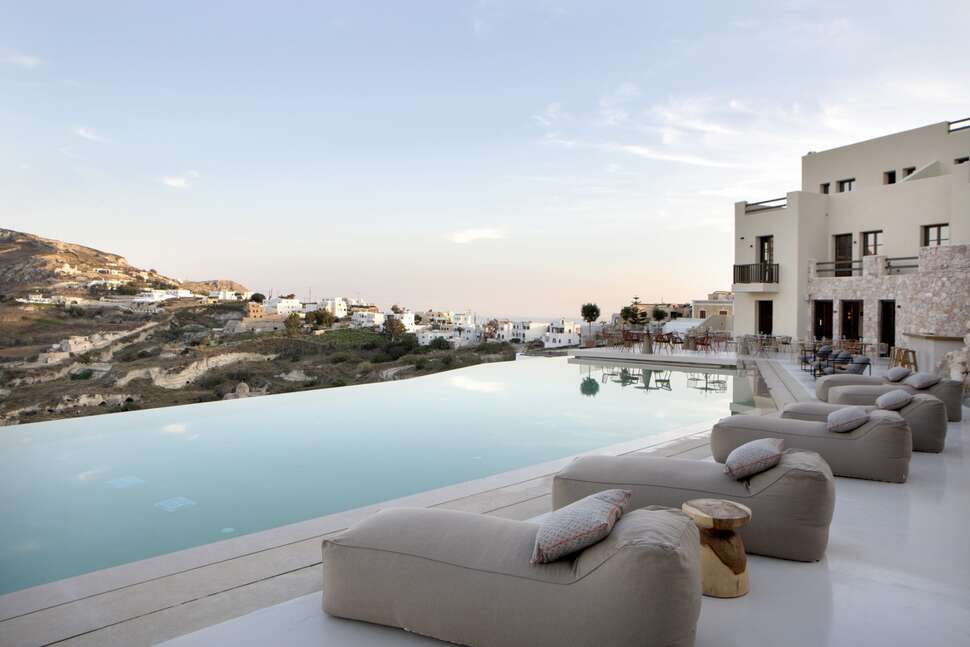 Ein Foto vom Pool im Elessa Hotel