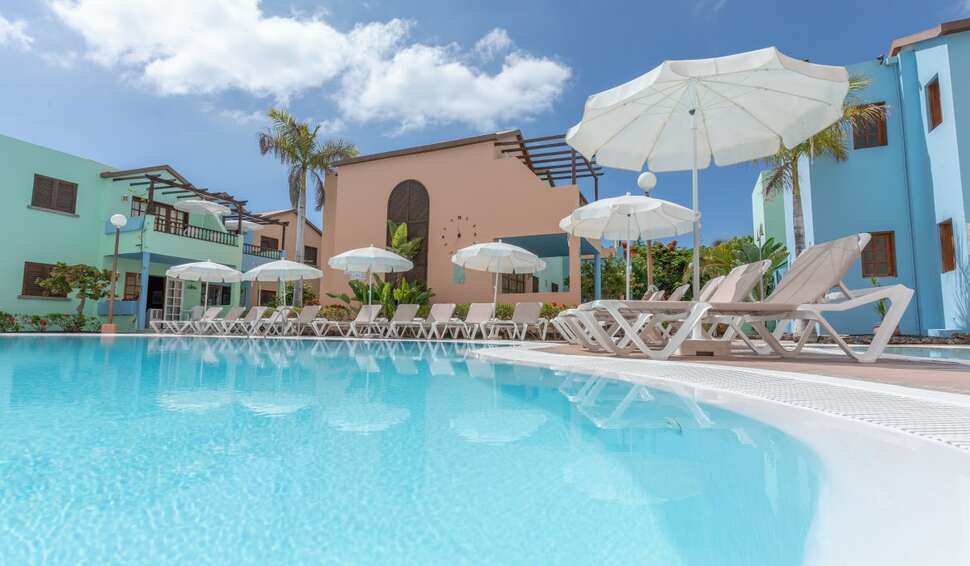Een foto van het zwembad bij Club Vista Serena