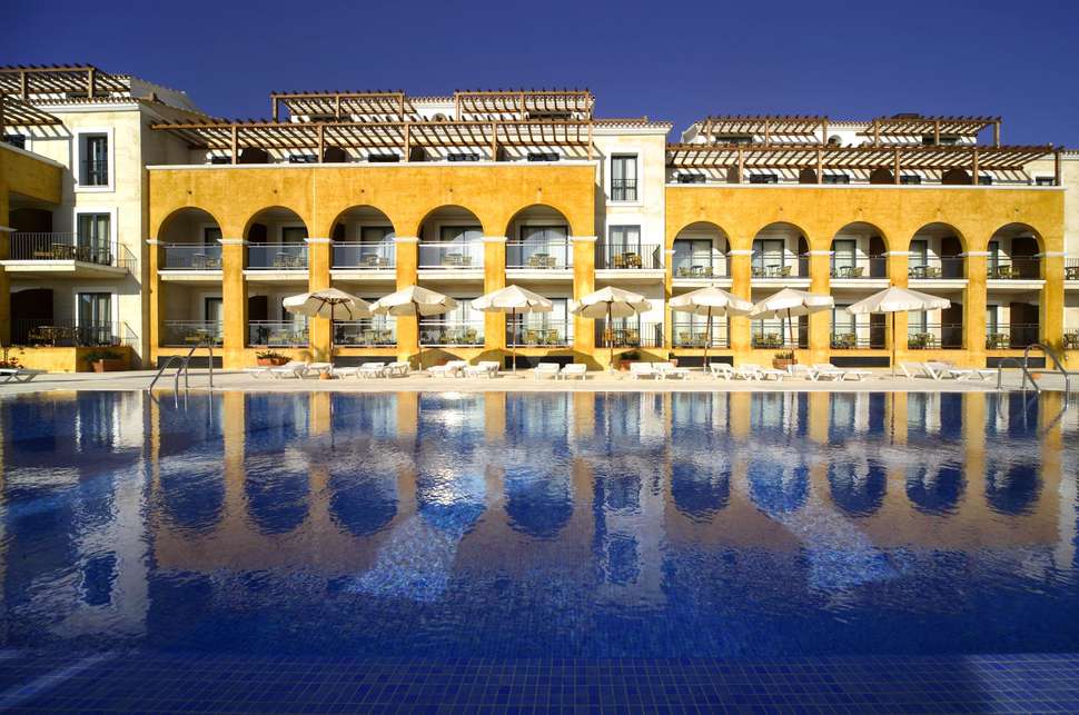 Een foto van een overzicht van Barcelo Costa Ballena Golf & Spa