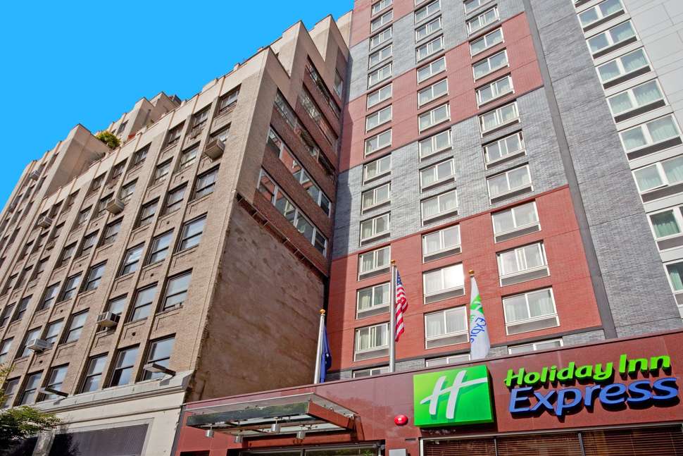 Een foto van de buitenkant van Holiday Inn Express New York City Times Square