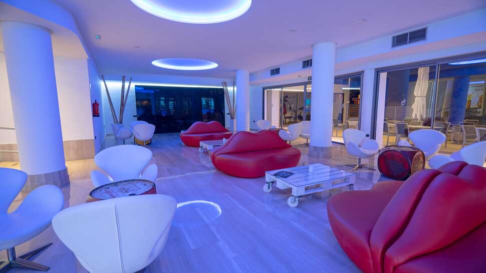 Een foto van het interieur van THB Ocean Beach