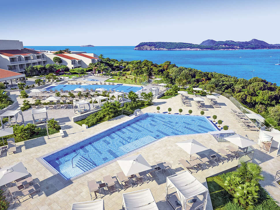 Een foto van het zwembad bij Valamar Argosy Hotel
