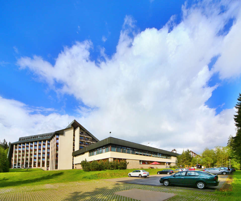Een foto van de buitenkant van Wellness Hotel Svornost