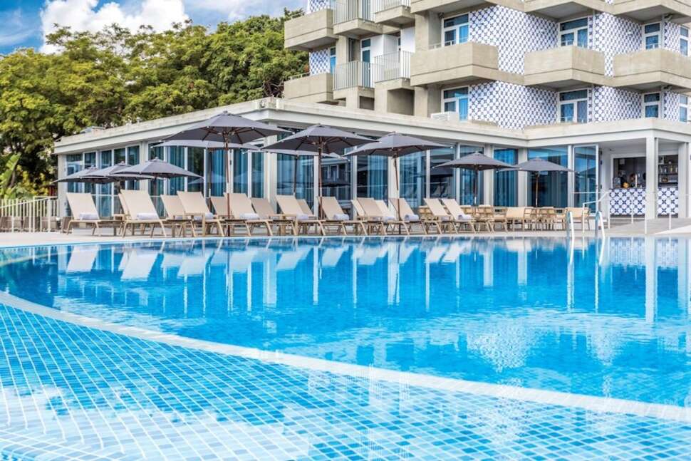 Een foto van het zwembad bij Allegro Madeira