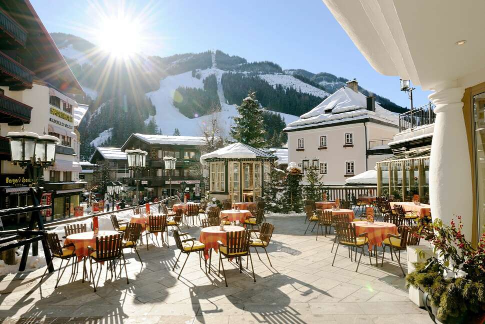 Een foto van het terras bij Hotel Saalbacher Hof
