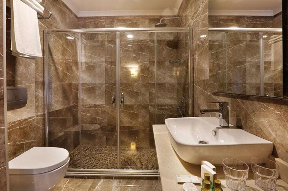 Een foto van The White Orient Hotel