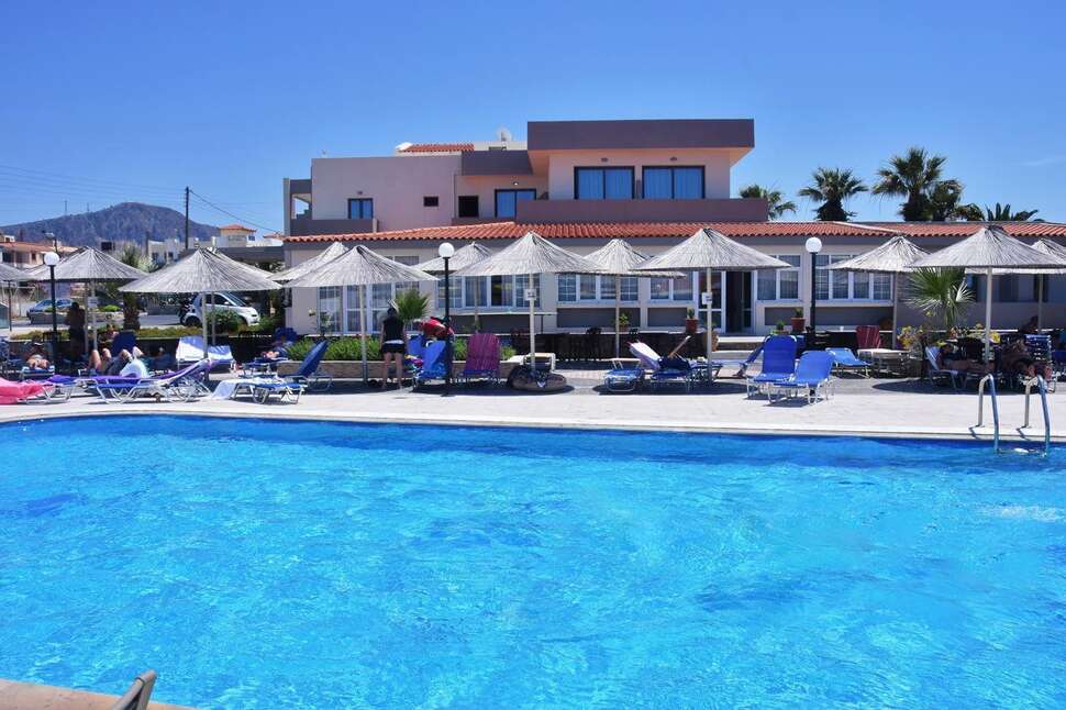 Een foto van het zwembad bij Hotel Kalia Beach