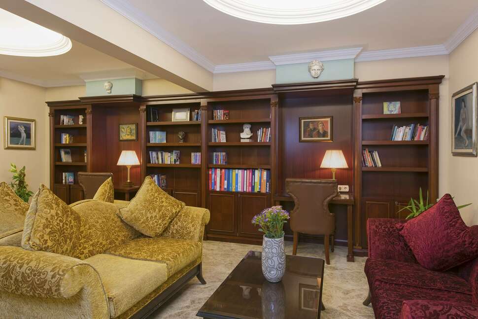 Een foto van het interieur van Antique Roman Palace Museum Hotel