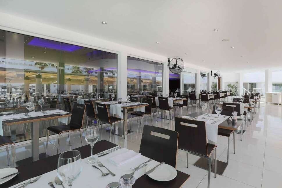Een foto van de faciliteiten bij Tasia Maris Beach Hotel