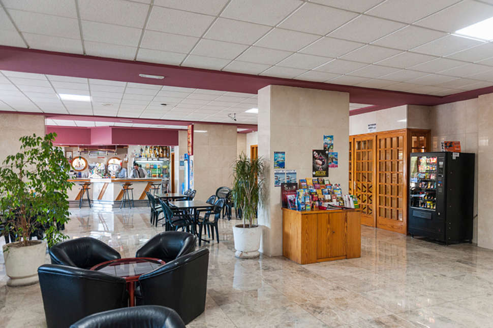 Een foto van het interieur van Aparthotel La Era Park