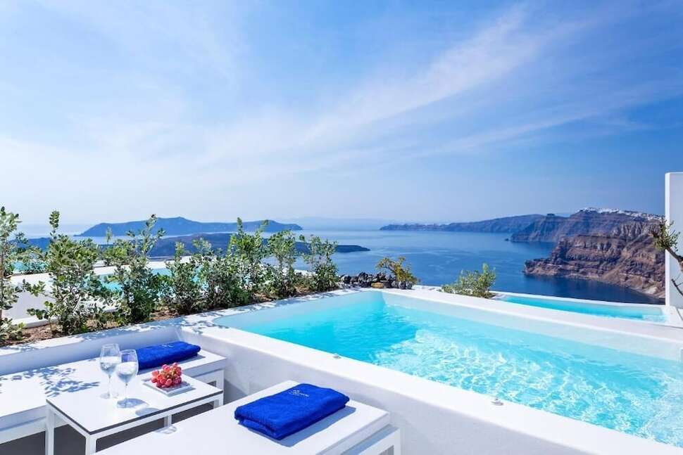Een foto van een overzicht van Alti Santorini Suites