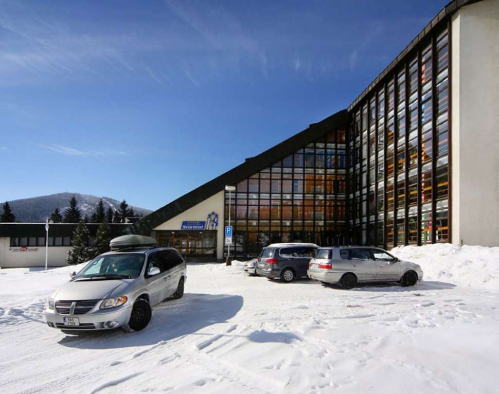 Een foto van de buitenkant van Wellness Hotel Svornost