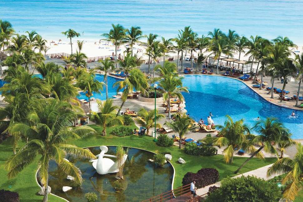 Ein Foto The Pyramid At Grand Oasis