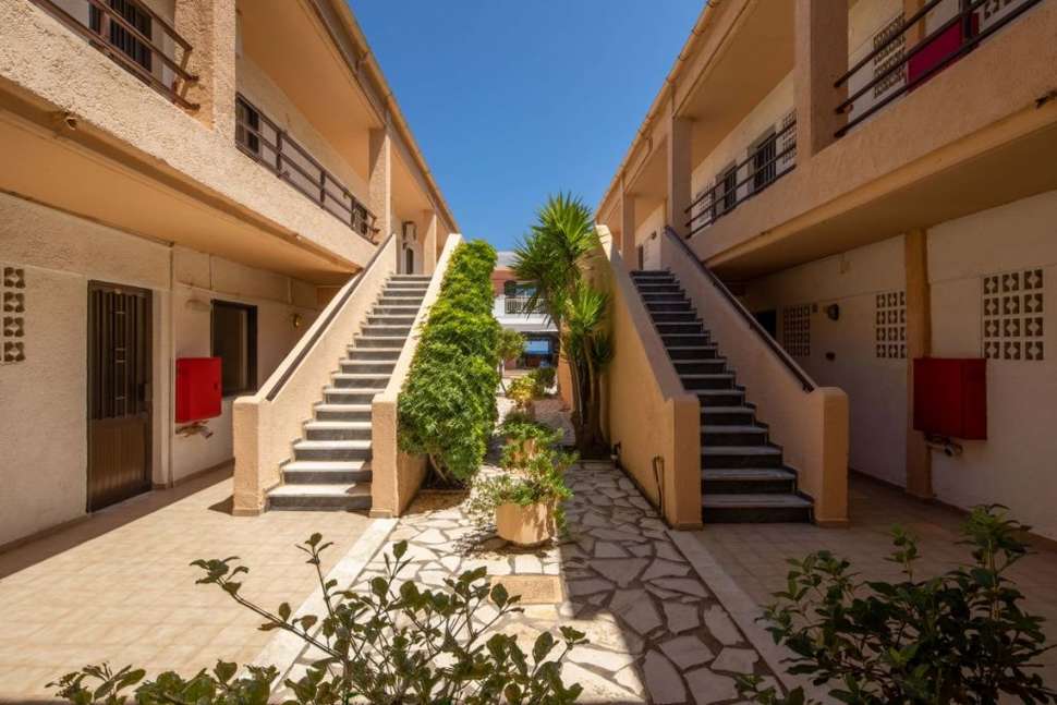 Een foto van de buitenkant van Rossis Hotel