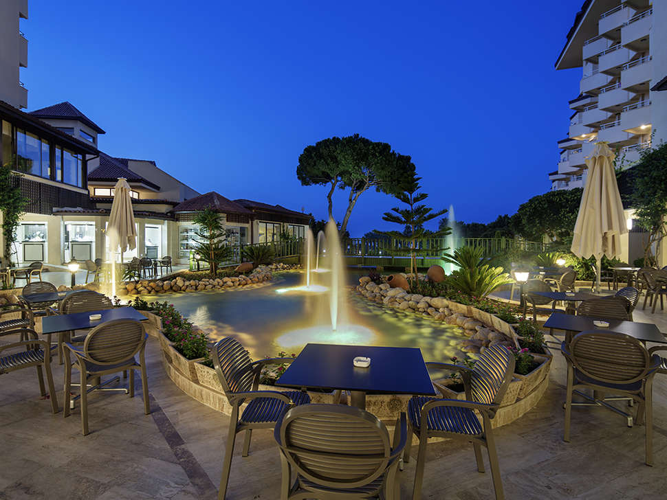 Ein Foto von der Terrasse im Bellis Deluxe Hotel