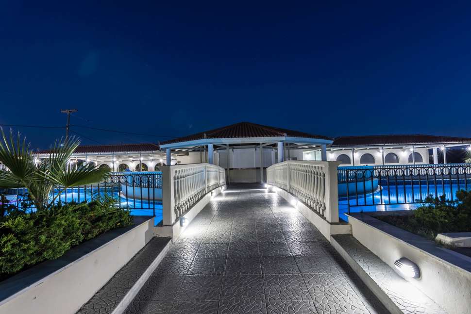 Een foto van het zwembad bij Surreal Exotica Hotel & Spa by Zante Plaza