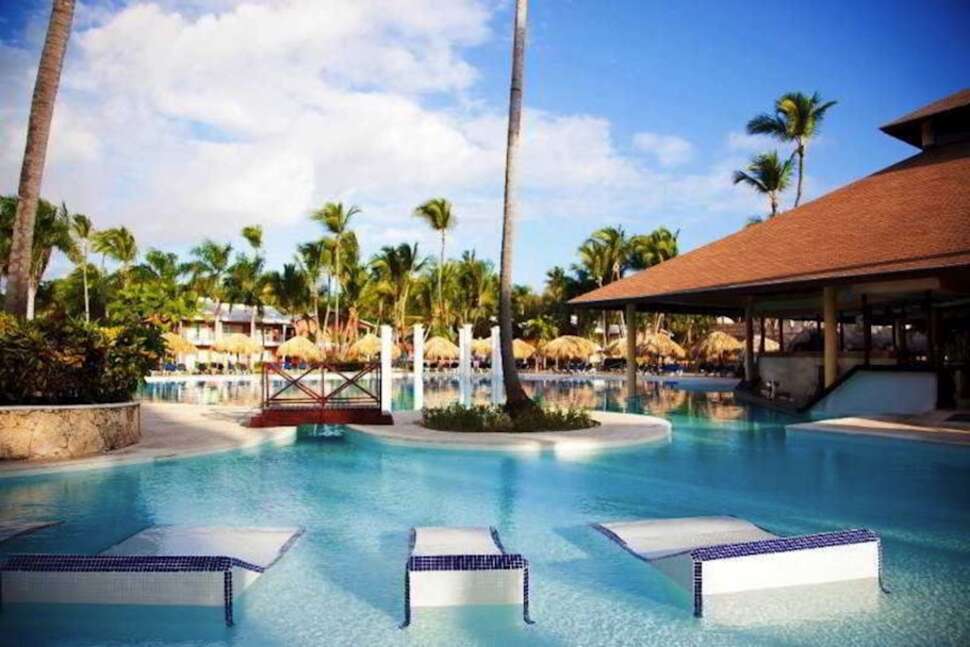 Een foto van het zwembad bij Grand Palladium Bavaro Suites Resort & Spa