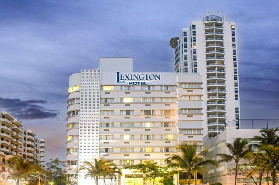 Een foto van de buitenkant van Lexington Hotel Miami Beach