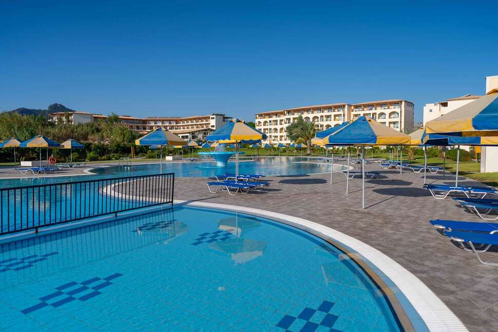 Een foto van het zwembad bij Myrina Beach Hotel