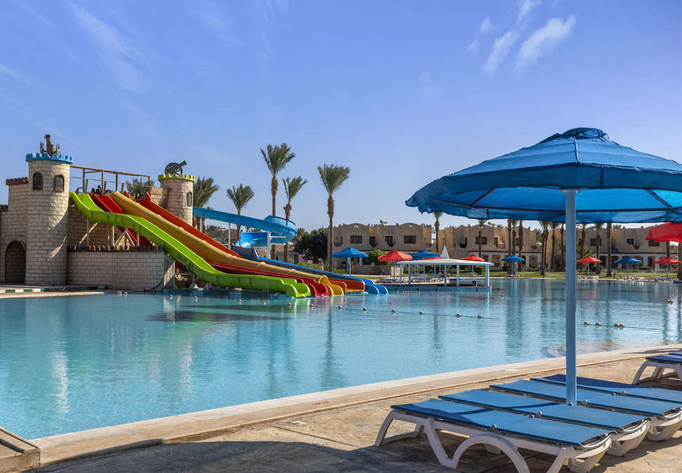 Een foto van het zwembad bij Royal Lagoons Resort & Aqua Park