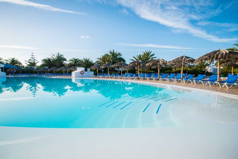Een foto van het zwembad bij HL Hotel Rio Playa Blanca