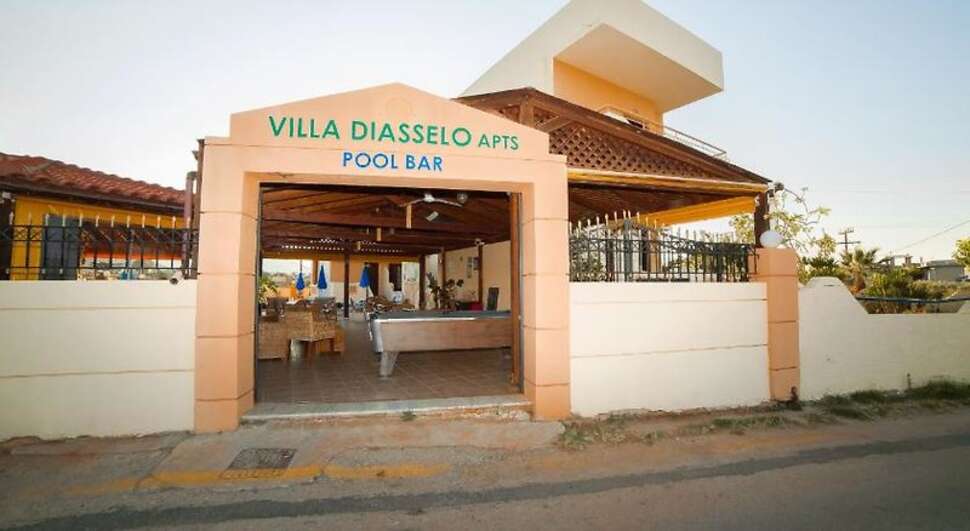 Een foto van de buitenkant van Villa Diasselo
