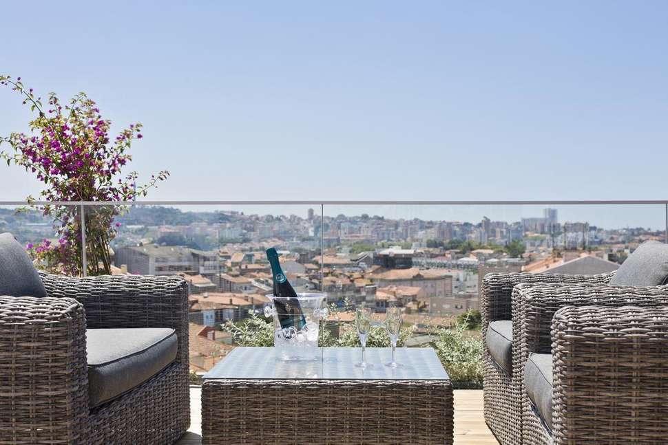 Een foto van het terras bij Hotel Acta The Avenue