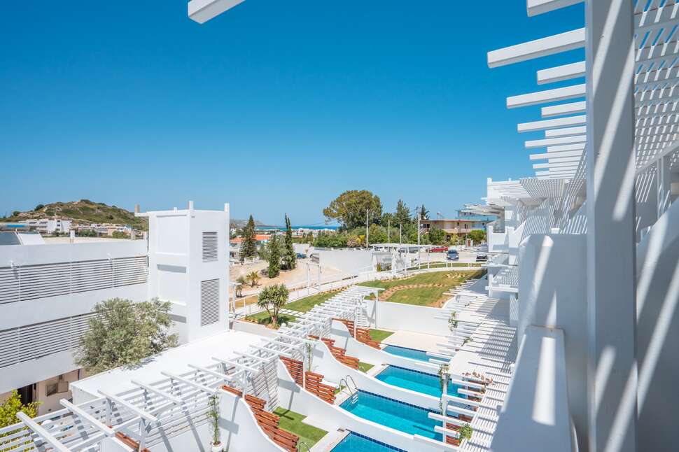 Ein Foto vom Pool im Aloe Hotel