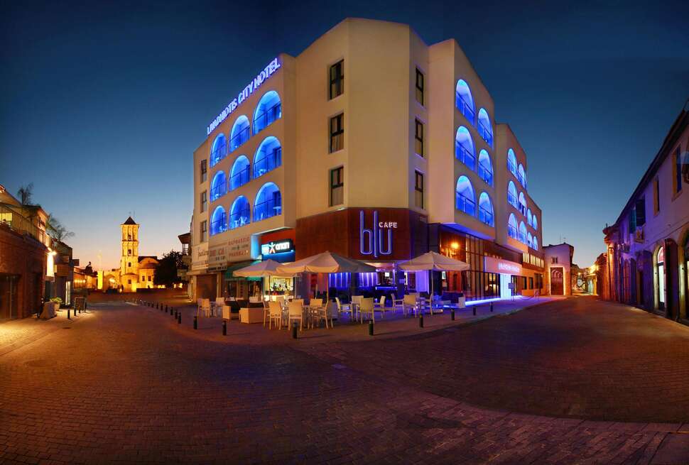 Een foto van de buitenkant van Livadhiotis City Hotel